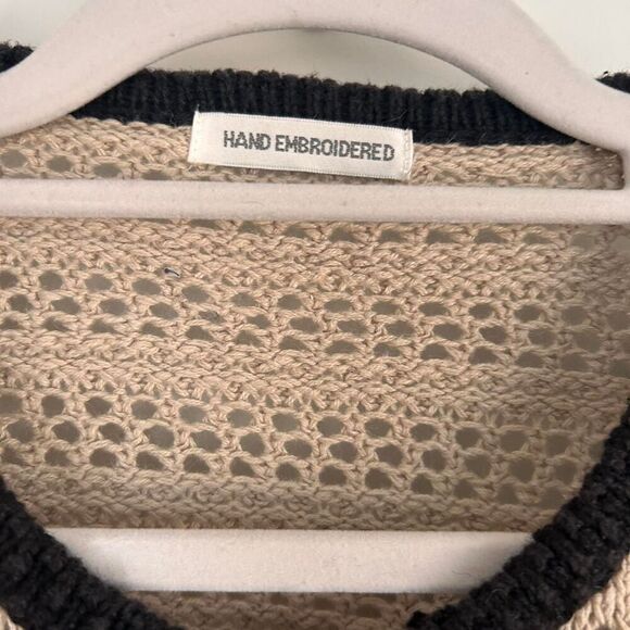 Vintage Hand-Embroidered Boho Floral Blouse – Tan Folk Cottage Top Medium - Picture 6 of 7